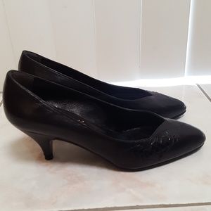 🚫 SOLD!!! Italian leather kitten heels